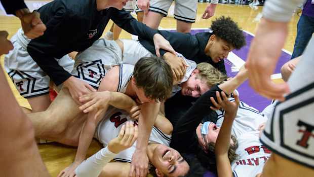 Tualatin Summit boys basketball Ken Waz 999